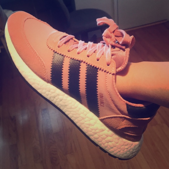 {keywor d} adidas rose gold runners